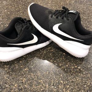 Black Nike golf shoes